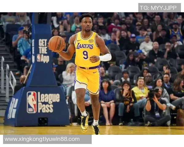 安东尼儿子基扬NCAA首秀球鞋成首张1of1球星卡引发热议