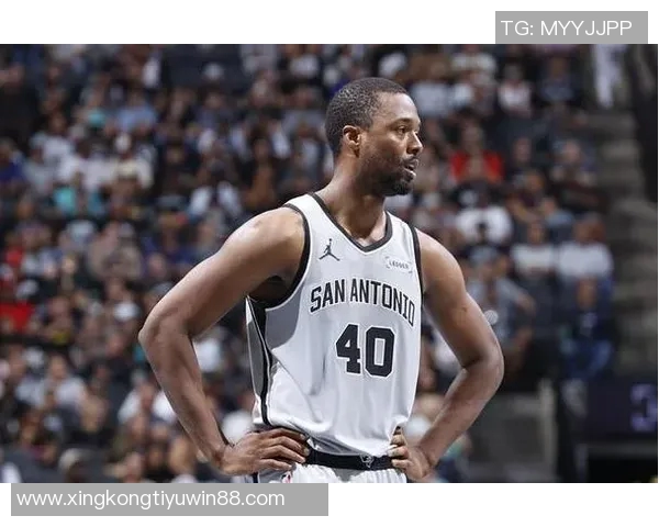 尼克斯与马刺比赛裁判报告揭示争议判罚巴恩斯防守未犯规引发热议